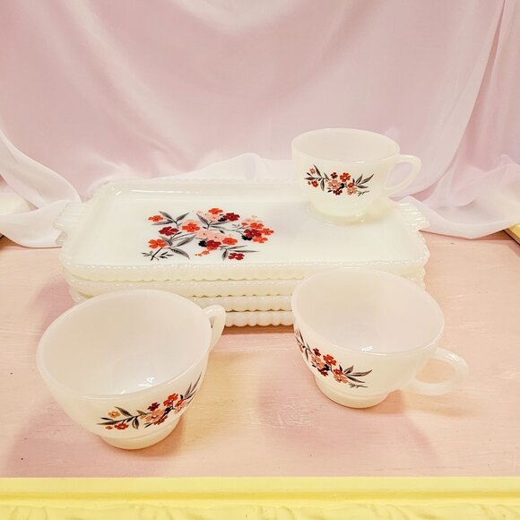 Fire King Primrose SINGLE Milk Glass Snack Plate, Floral Design, Vintage 1960-62 - Picture 5 of 6